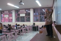 https://www.teachforindonesia.org/wp-content/uploads/2013/02/IMG_0529.jpg