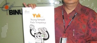 Rektor Binus University, Prof. Dr. Ir. Harjanto Prabowo, MM turut mendukung Gerakan Buang Sampah Pada Tempatnya